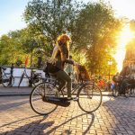 Cum a devenit Amsterdam capitala mondială a bicicletelor