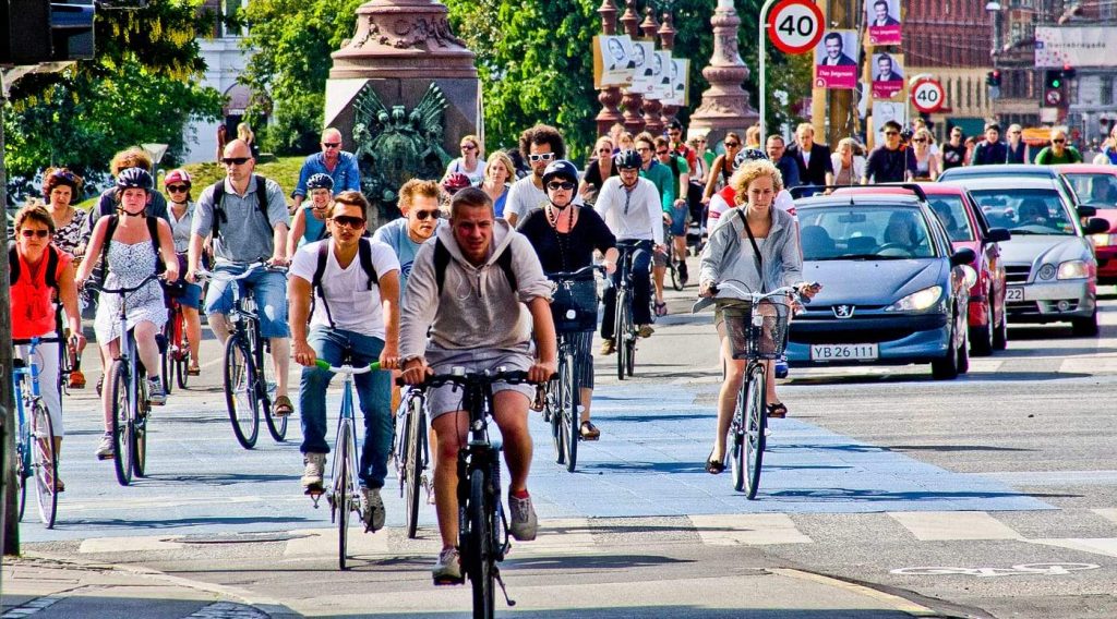 Socioeconomia pe două roți. Ce avantaje aduce mersul pe bicicletă pentru orașe?
